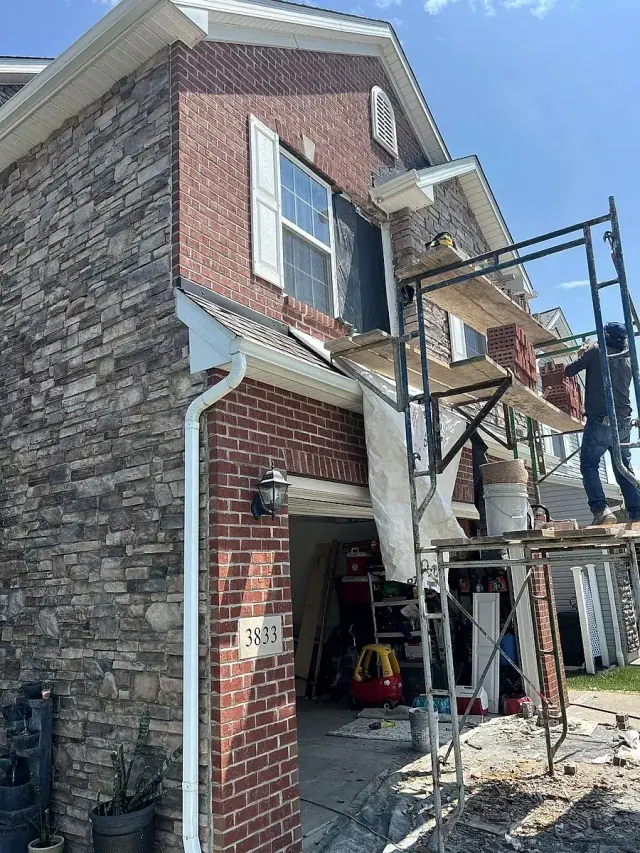 The Mendoza Rodriguez crew working on scaffolding on a house facade